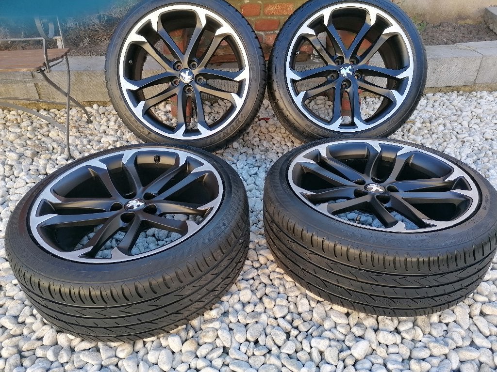 19 PEUGEOT-VELGEN, Gebruikt, Velg(en), 235 mm, Zomerbanden