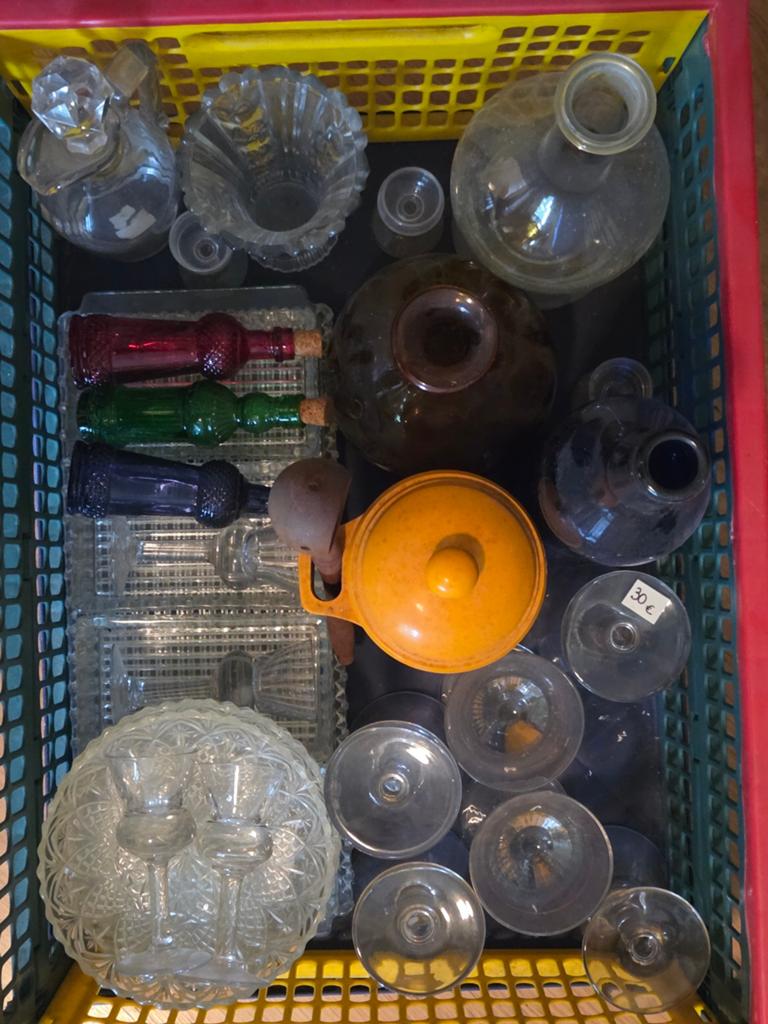 Wegens stopzetting rommelmarkten 6 dozen met goede spullen, Antiek en Kunst, Ophalen