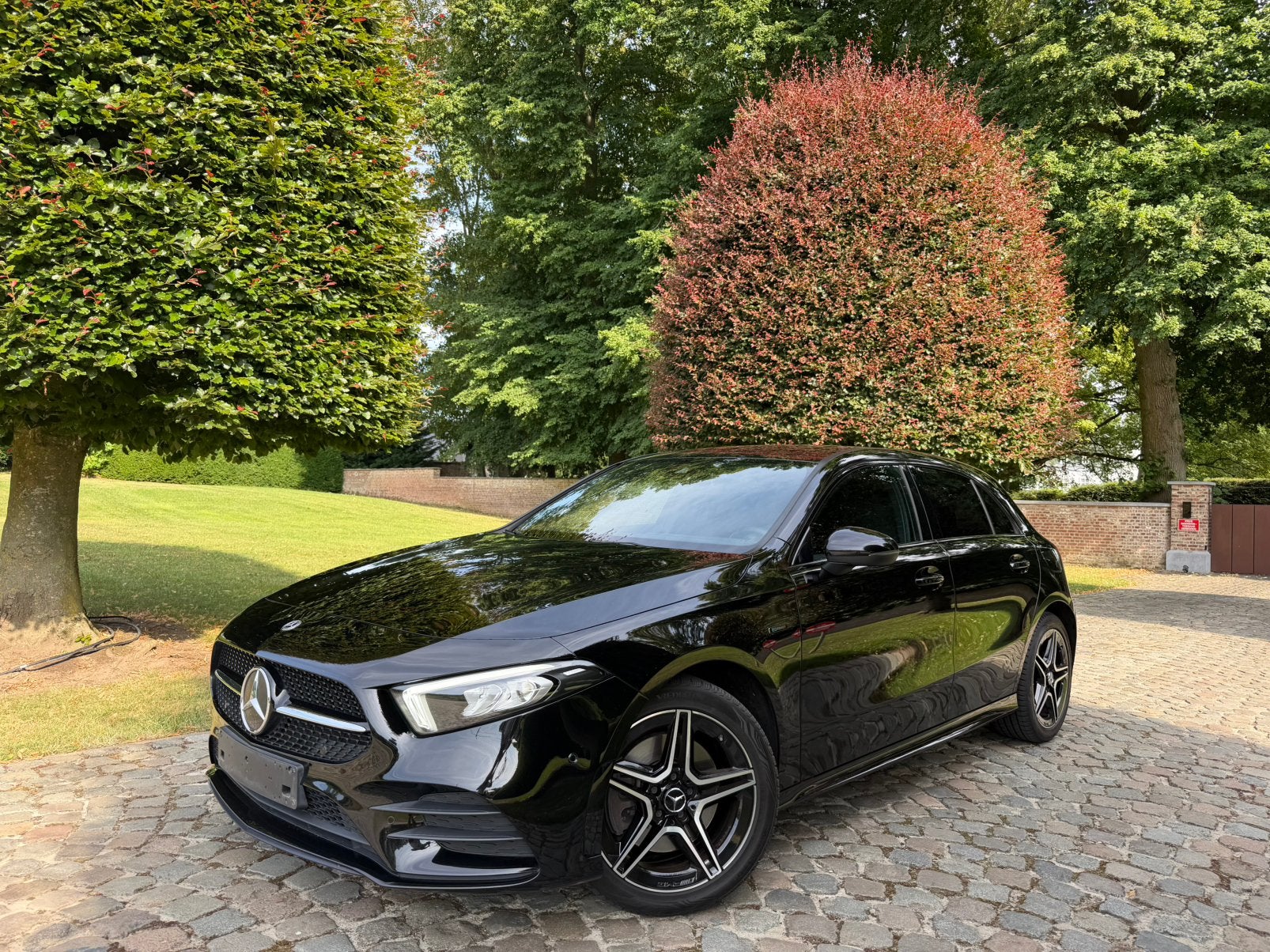 Mercedes A250e - AMG Pakket - 2020 - Hybride - Automaat, Auto's, Automaat, Euro 6, Zwart, Bedrijf