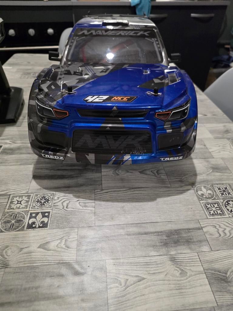 Maverick Quantum rx flux rally 1/8 4s en super état., Enlèvement