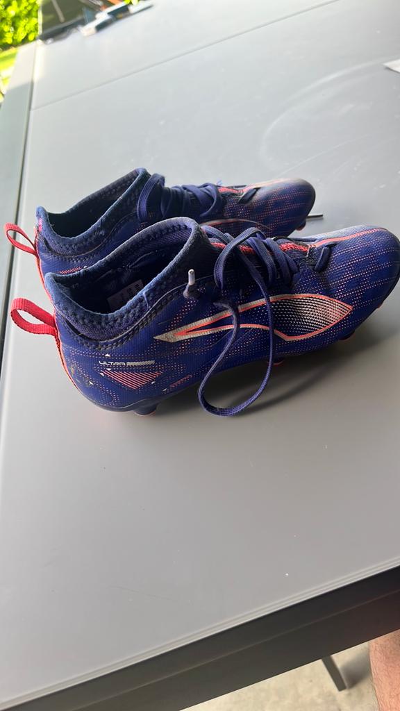 33 Puma voetbalschoenen, Sport en Fitness, Voetbal, Ophalen, Zo goed als nieuw, Schoenen