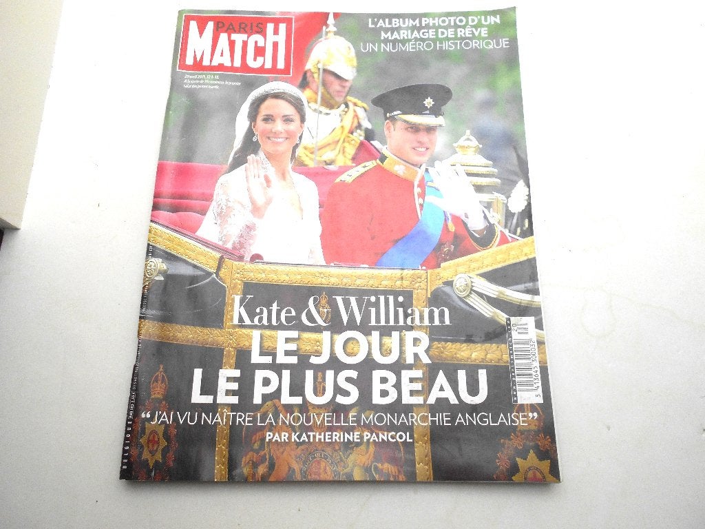 ancien Paris Match 2011 Mariage Kate et William, Livres, Enlèvement ou Envoi, Comme neuf