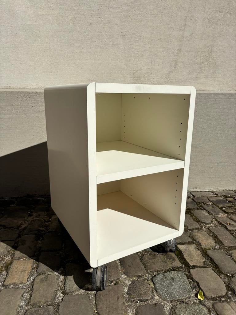 Wit houten kastje op wielen van IKEA, Ophalen, Zo goed als nieuw