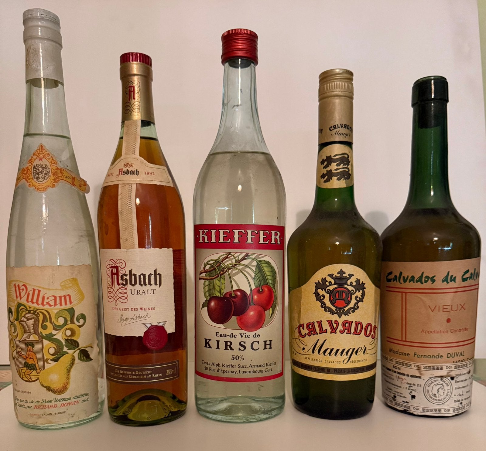 5 flessen sterke drank, uit wijnkelder, jaren 60-70?, Verzamelen, Ophalen, Zo goed als nieuw