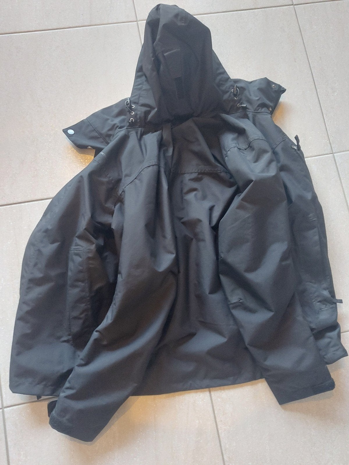 Zwarte warme regenjas Quechua MAAT S, Comme neuf, Enlèvement, Decathlon, Taille 46 (S) ou plus petite