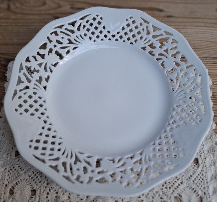 Vintage opengewerkt wit porseleinen bord, Schumann Arzberg, Gebruikt, Klassiek, -, Ophalen of Verzenden