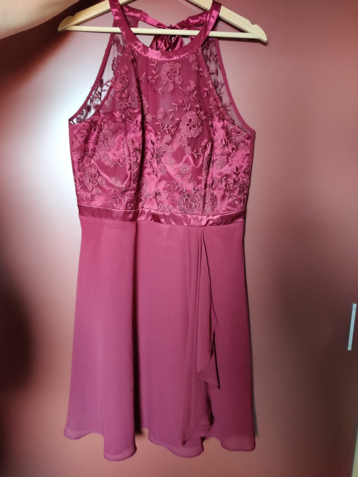 Cocktailjurk bordeaux maat 42, Kleding | Dames, Gelegenheidskleding, Ophalen, Zo goed als nieuw, Maat 42/44 (L), Cocktailjurk