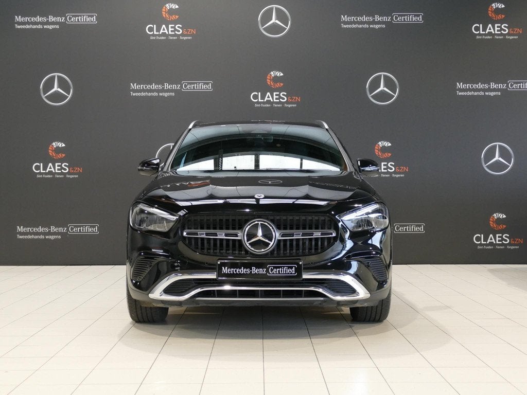 Mercedes-Benz GLA-klasse 180 Luxury Line DOS 8326, Auto's, Stof, 4 cilinders, 136 pk, Zwart
