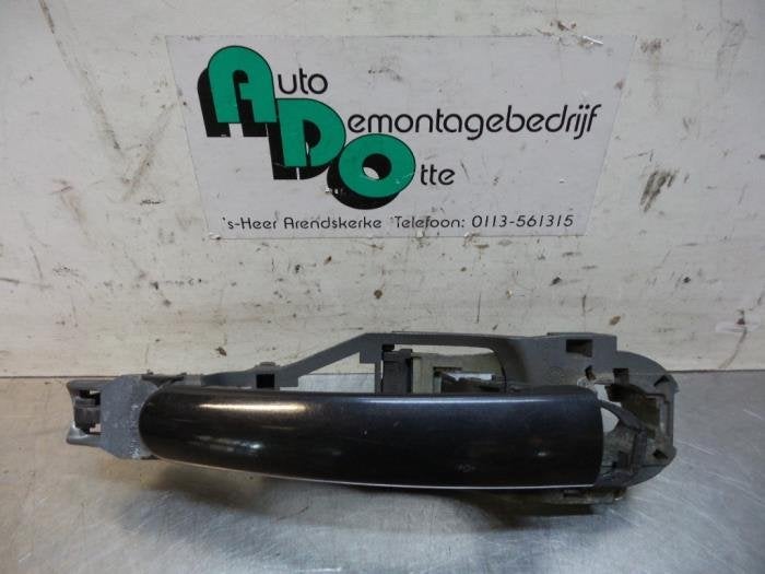 Poignée portière 2portes gauche d'un Seat Ibiza (Ibiza 02-, -, Utilisé, -, Seat