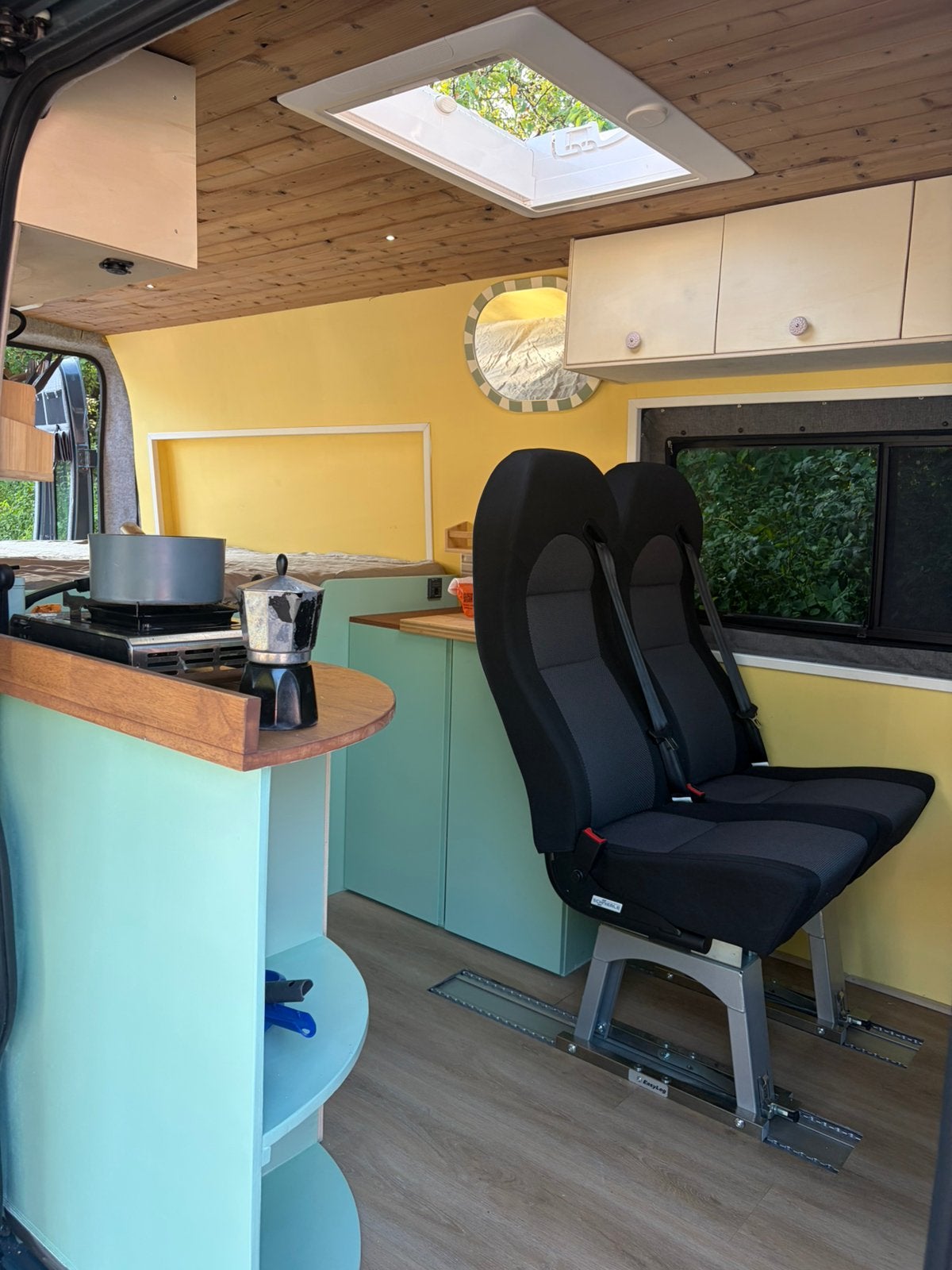 Nieuw gebouwde Opel Movano 4 stoelen, off grid!, Caravanes & Camping, Jusqu'à 4, Diesel, Automatique, Particulier