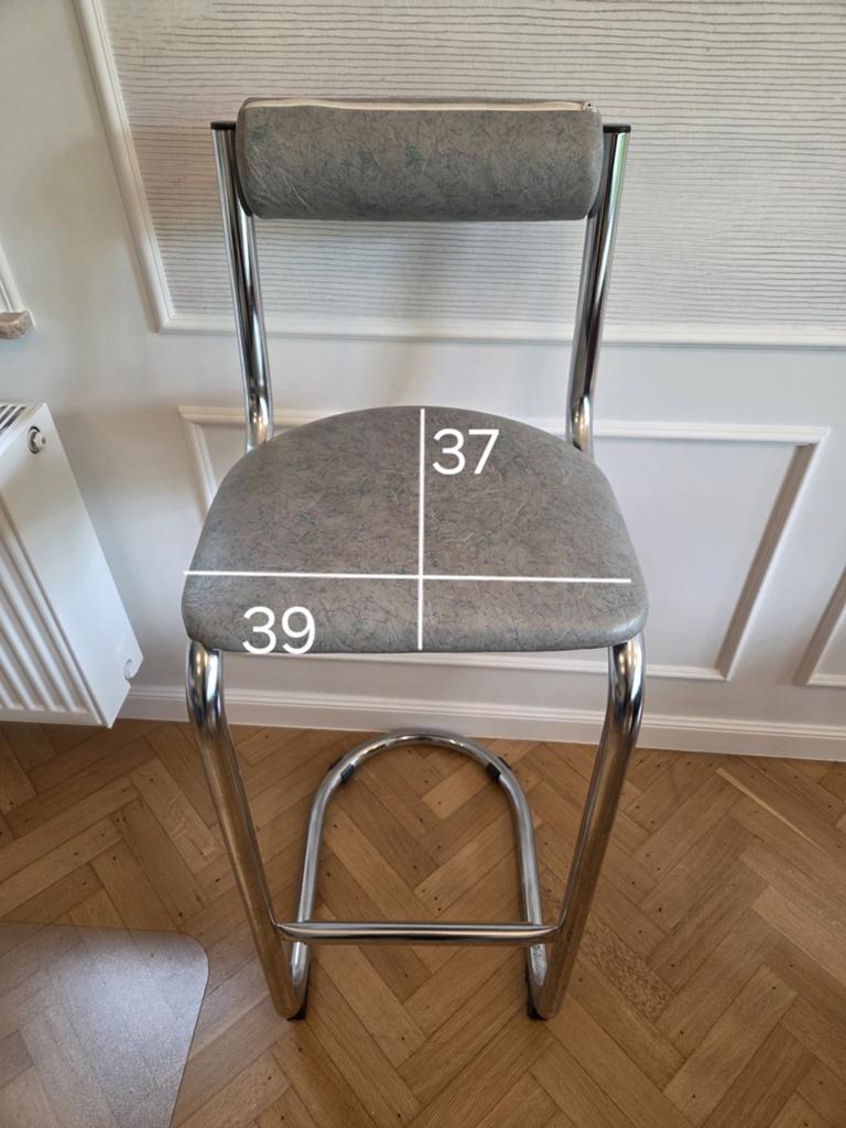 Tabouret de bar en similicuir gris à vendre – bon état, Ophalen, Kunststof, Gebruikt, 60 tot 90 cm