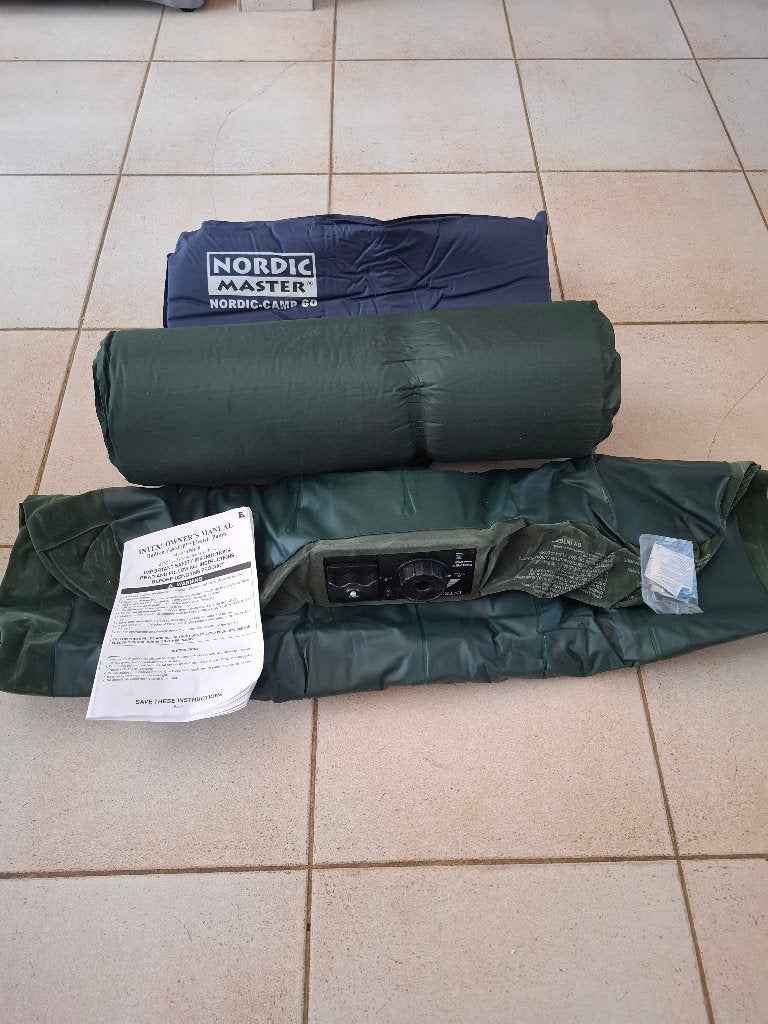 matelas gonflables, Caravanes & Camping, Matelas pneumatiques, Enlèvement, Pompe intégrée, Comme neuf, 1 personne