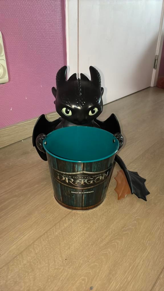 Hoe tem je een draak popcorn bucket, Enlèvement, Comme neuf
