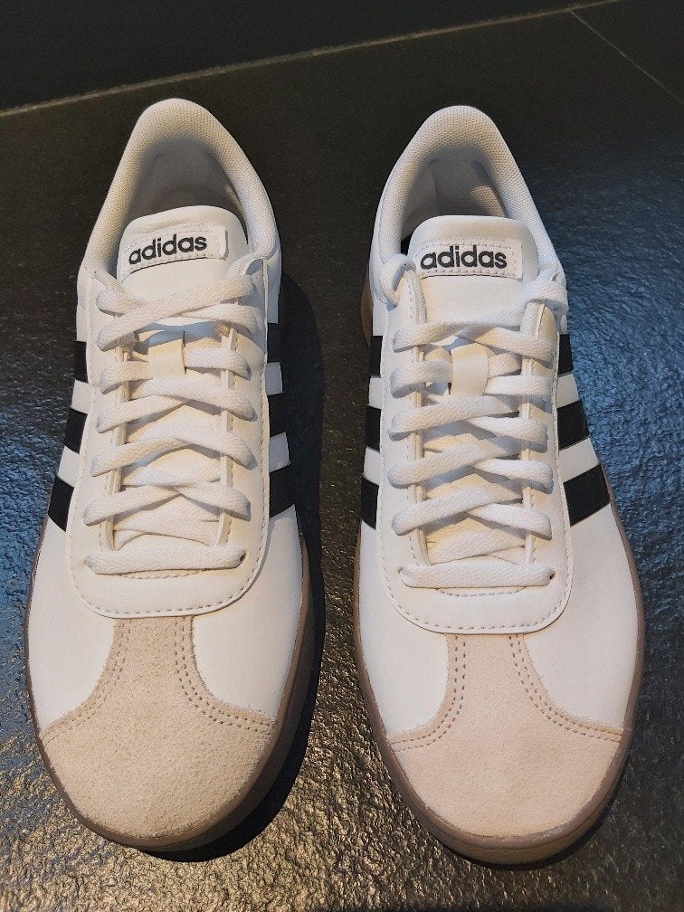 Sneaker Adidas NIEUW maat 40 court base, Kleding | Dames, Schoenen, Ophalen, Overige kleuren, Adidas, Nieuw
