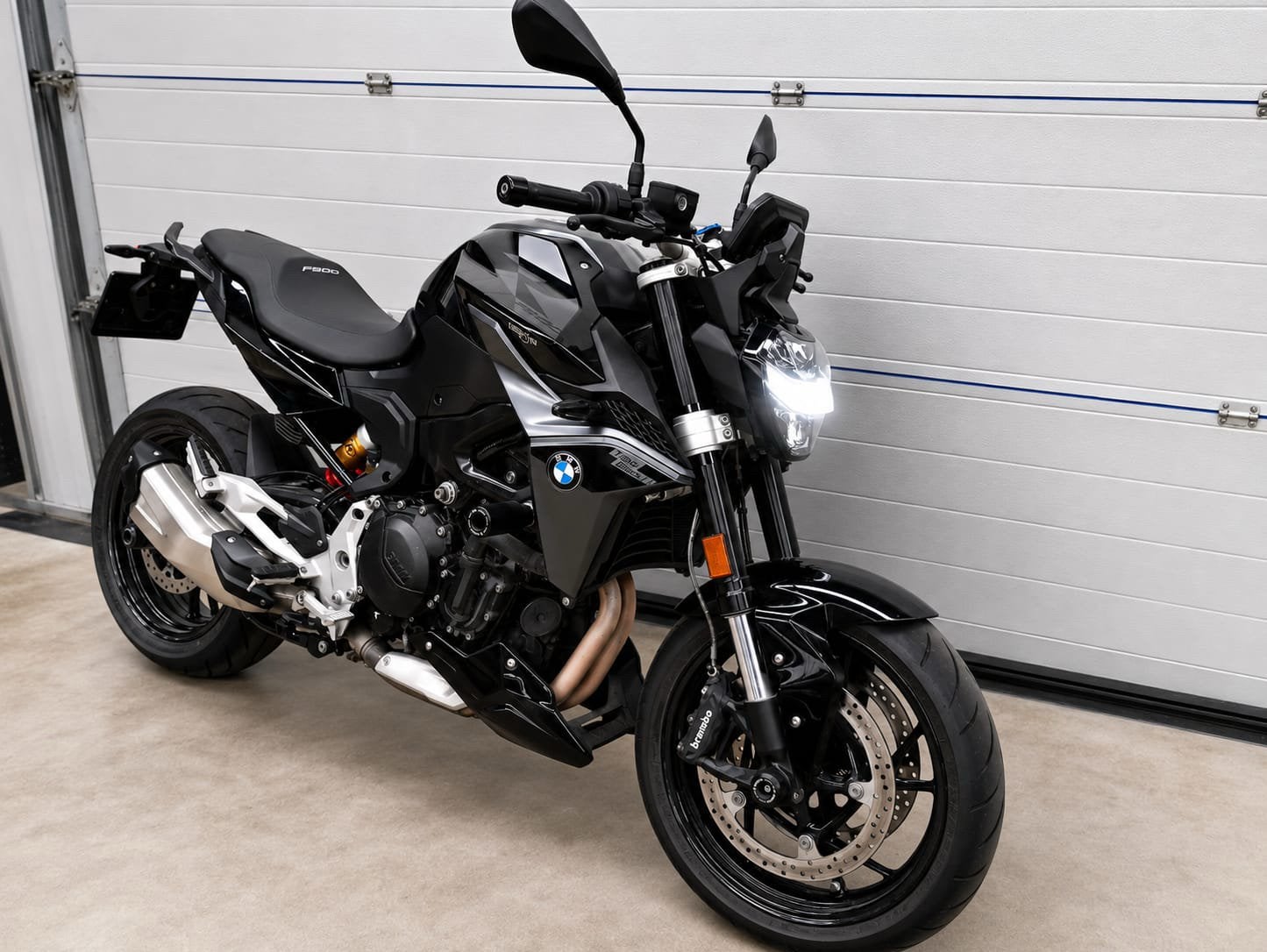 BMW F900R Triple Black – 2024 – 10 300 km – A2 35 kW, Contrôle de traction, 2 cylindres, Particulier, Permis Moto A2 minimum