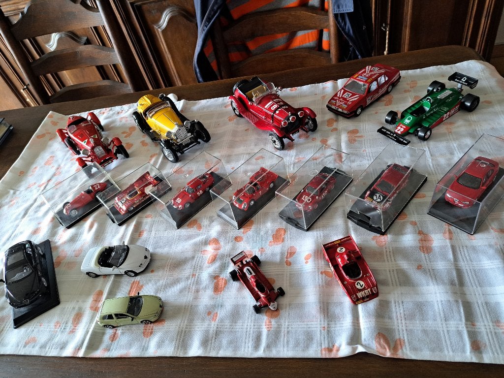 voitures miniatures 1/18 e, Enlèvement, Comme neuf, Voiture, Burago