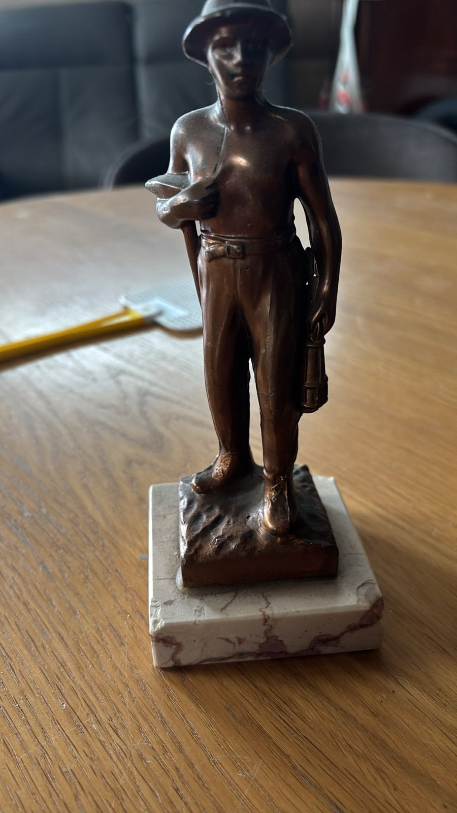 Bronzen mijnwerkers, Ophalen, Brons