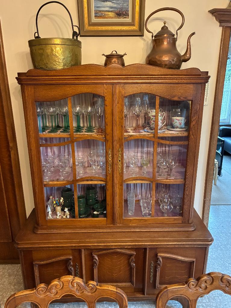 Vitrine kastje voor glazen enz, Enlèvement