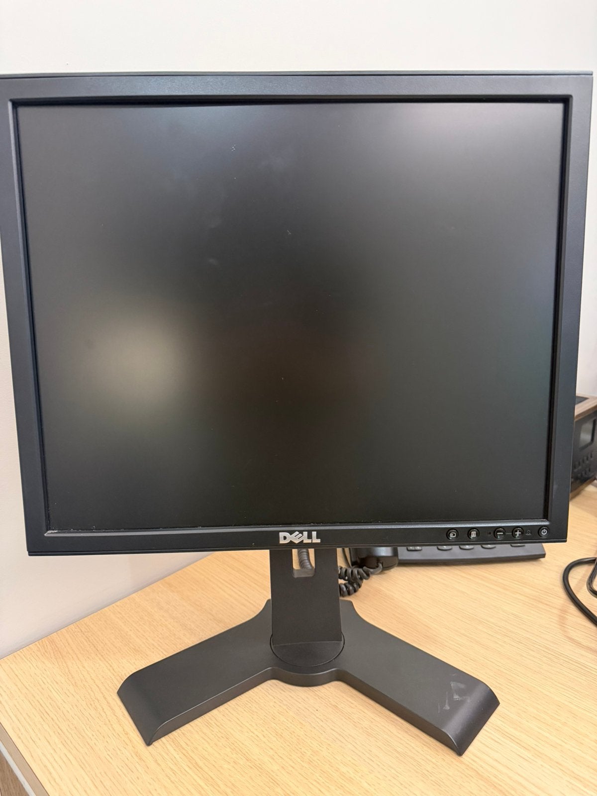 Dell P1903 19 inch LCD Monitor – VGA, DVI & USB, Computers en Software, Ophalen, Gebruikt, 3 tot 5 ms, In hoogte verstelbaar