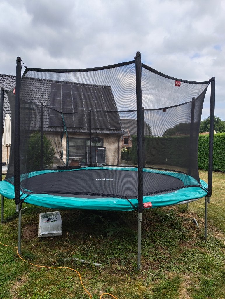 BERG TRAMPOLINE MET NET, Enlèvement, Utilisé
