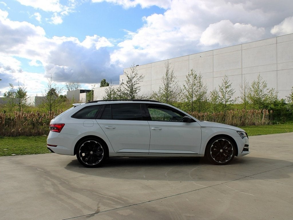 Skoda Superb 1.5TSI DSG Sportline *Pano opendak *Alcantara, 1498 cc, 4 cilinders, Alcantara, Wit