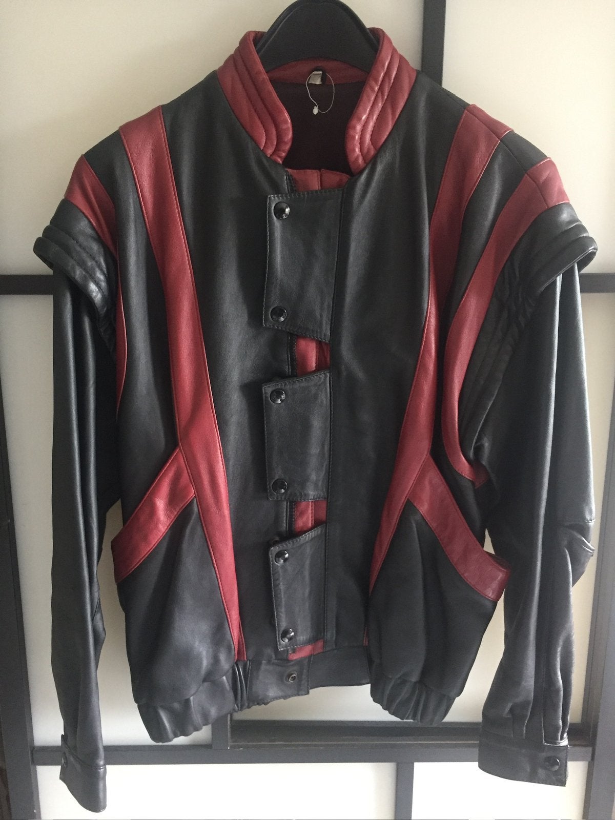 Superbe veste en cuir noir manches rétractables taille Small, Enlèvement, Rouge
