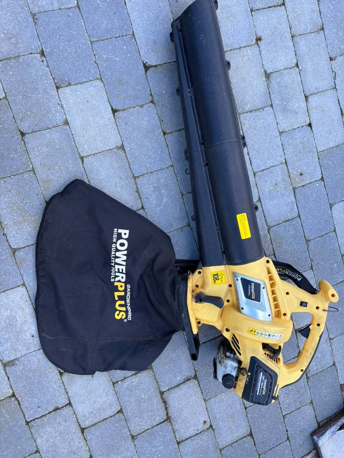 Souffleur/aspirateur à feuilles Powerplus, Jardin & Terrasse, Avec sac de ramassage, Porté à la main, Enlèvement, Utilisé