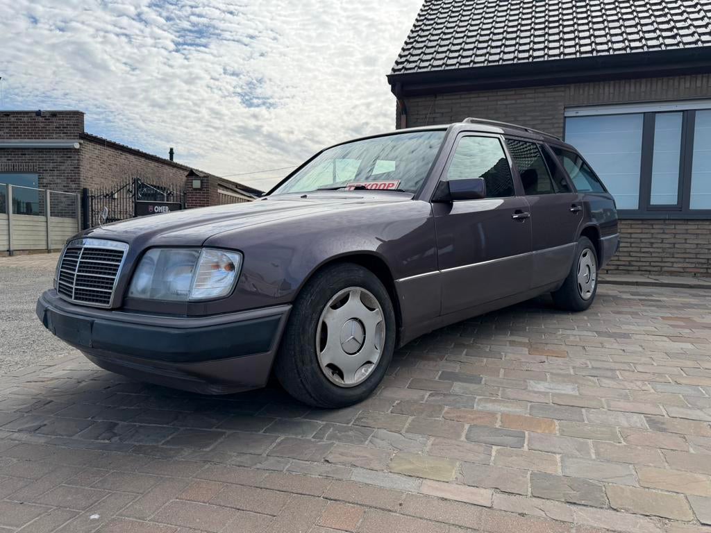 Mercedes-Benz Mercedes-Benz W124 T-Model 200 Benzine – 1993, Auto's, Stof, Zwart, 4 cilinders, 5 deurs