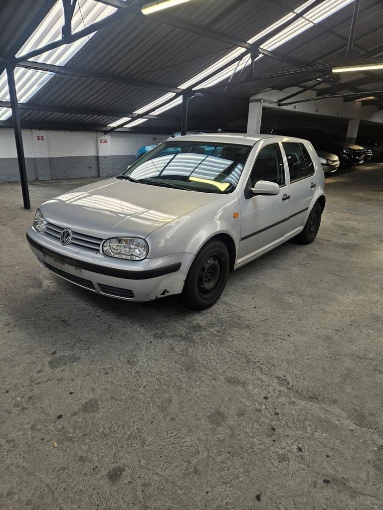 Golf 4 benzene, 4 cilinders, Zilver of Grijs, 5 zetels, Handgeschakeld