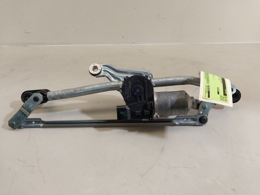 RUITENWISSER MECH + MOTOR Skoda Kamiq (|658955023|), Robert Bosch AG, Gebruikt, Skoda, Robert-Bosch-Allee 1
74232  Abstatt, DE