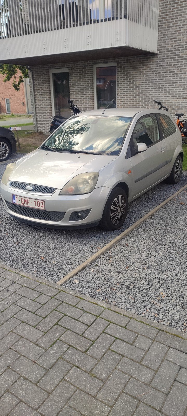 Ford Fiesta 1.4 tdci( Ghia uitvoering)bj2006, Autos, Argent ou Gris, Achat, Capteur de lumière, Boîte manuelle