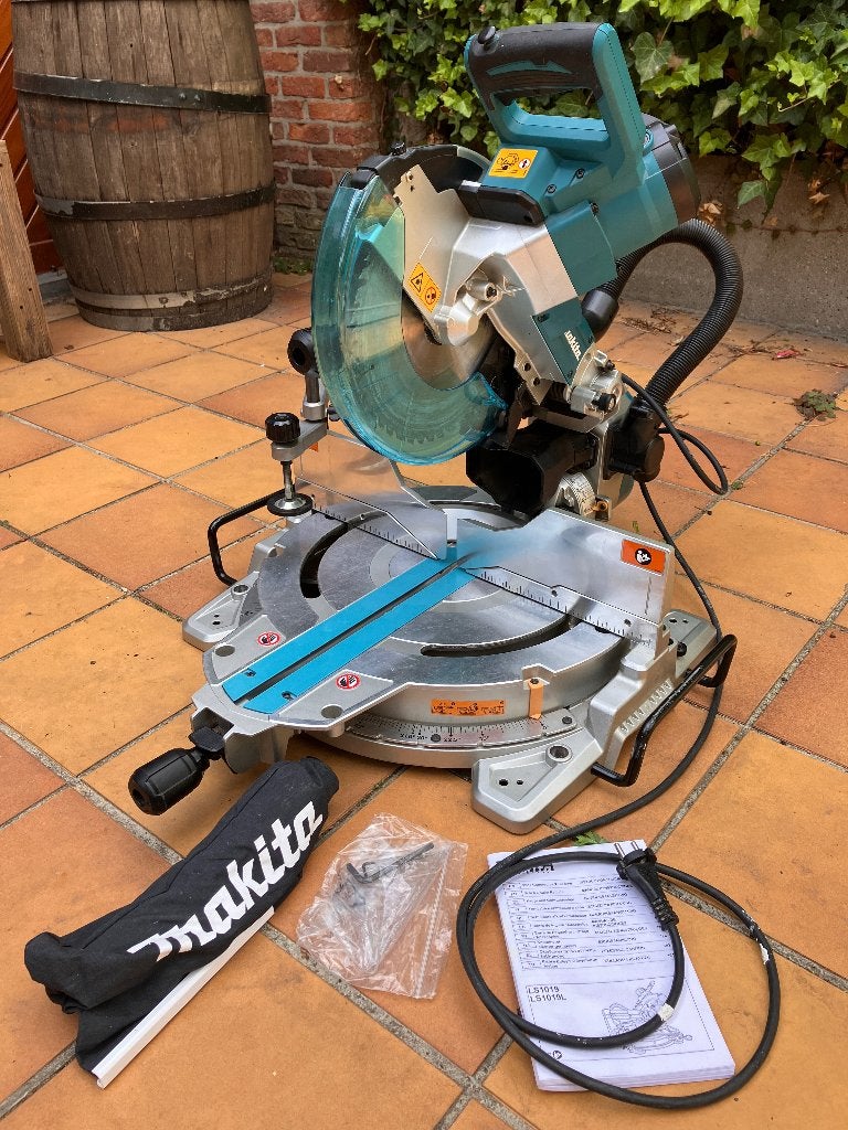 Makita LS1019L Afkortzaag, Bricolage & Construction, Outillage | Scies mécaniques, Utilisé, Scie à onglet, 1200 watts ou plus