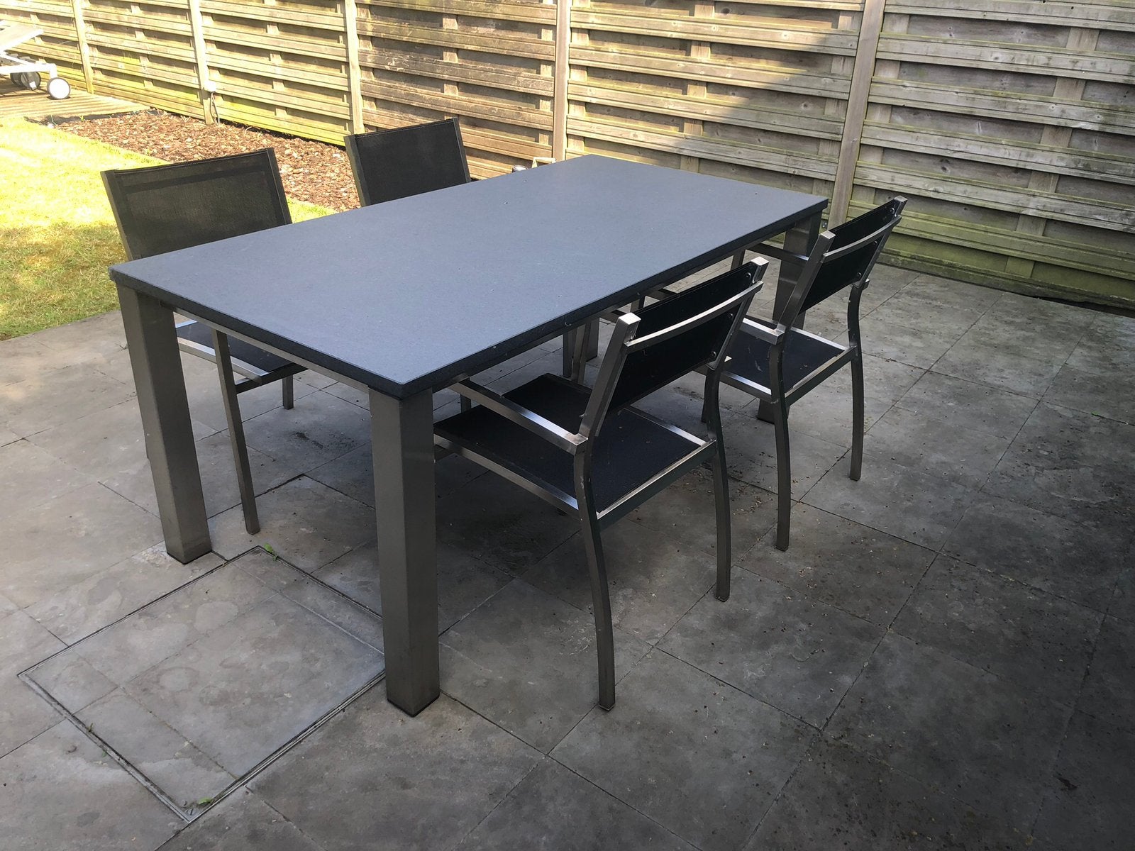 Tuintafel met stoelen - inox en natuursteen, Ophalen, Zo goed als nieuw, Inox