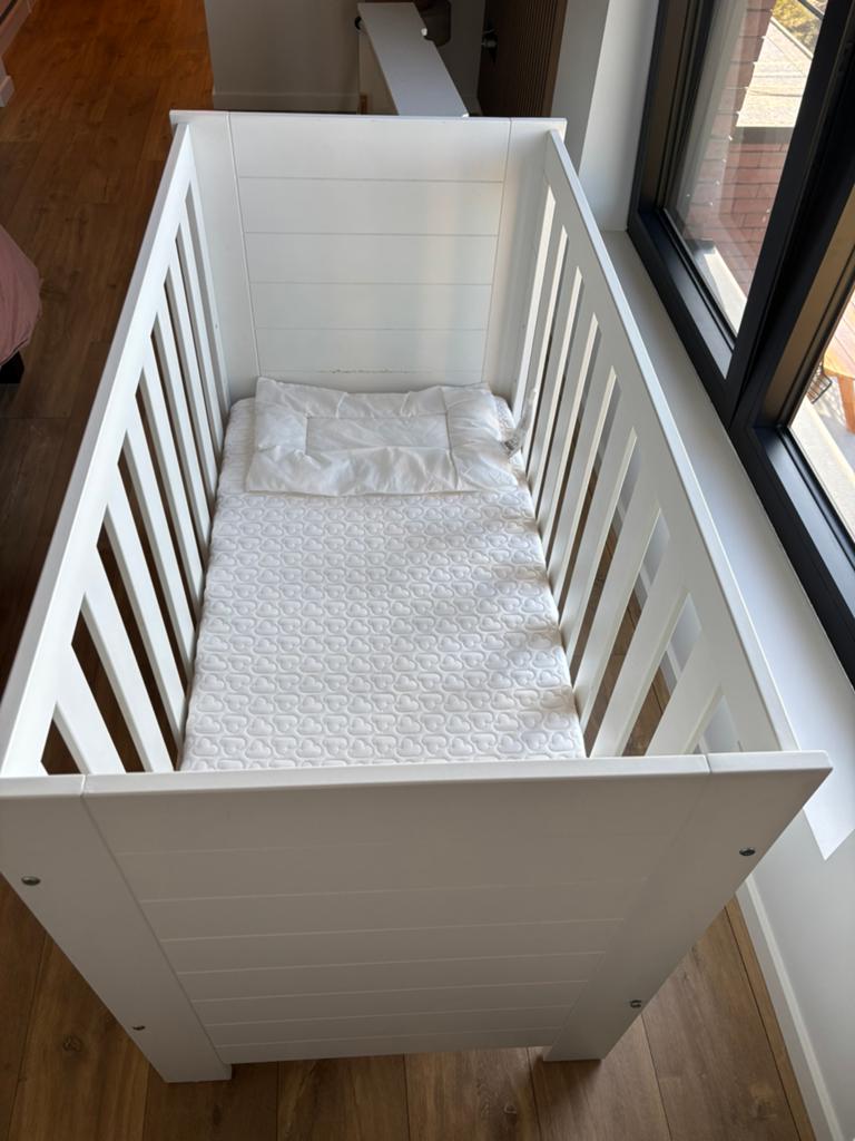Babybed met matras, Enlèvement, Comme neuf