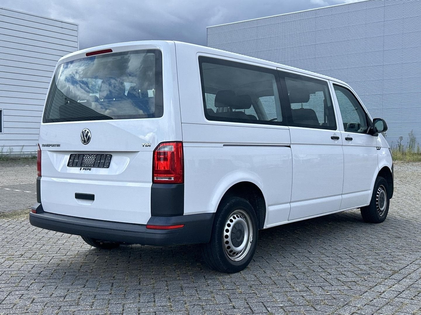 Volkswagen T6 Transporter Kombi 2.0 TDI L2H1 | € 9.450,- NET, Entreprise, Boîte manuelle, Noir, Diesel