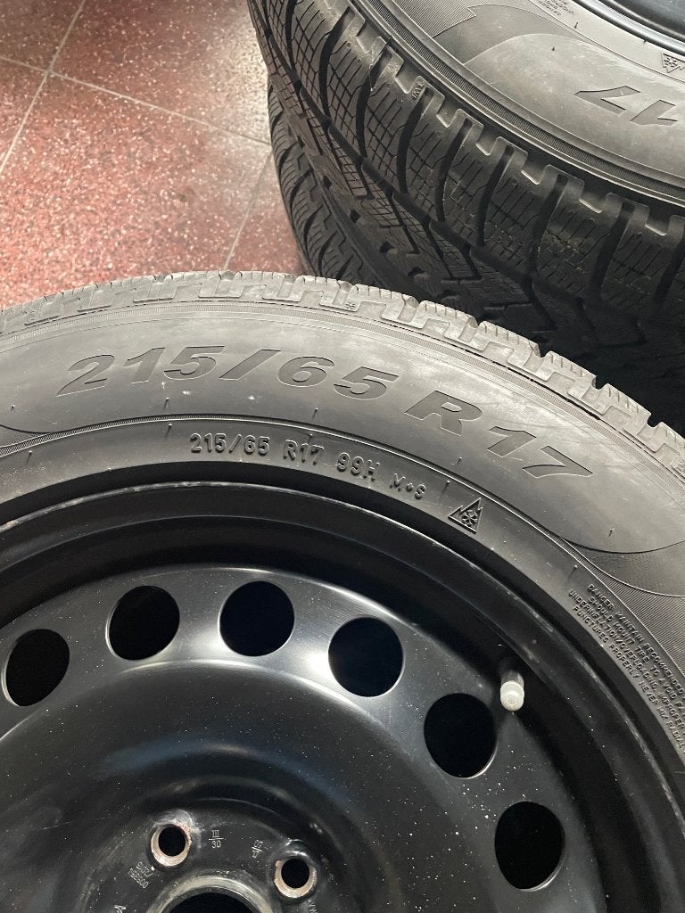 winterbanden 215/65R17 op stalen velg, Autos : Pièces & Accessoires, Pneus & Jantes, Pneus et Jantes, Véhicule de tourisme, 17 pouces