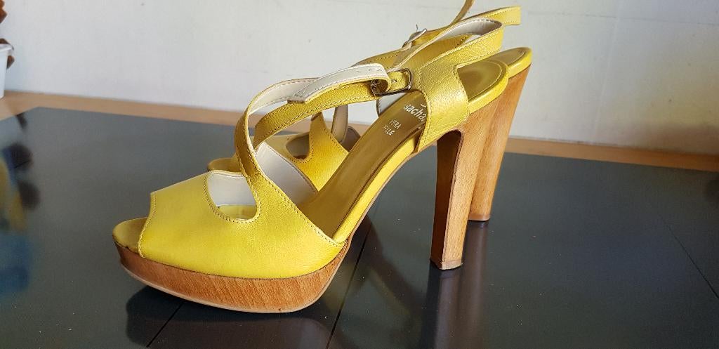 Damesschoenen, Kleding | Dames, Schoenen, Pumps, Geel, Zo goed als nieuw, Ophalen