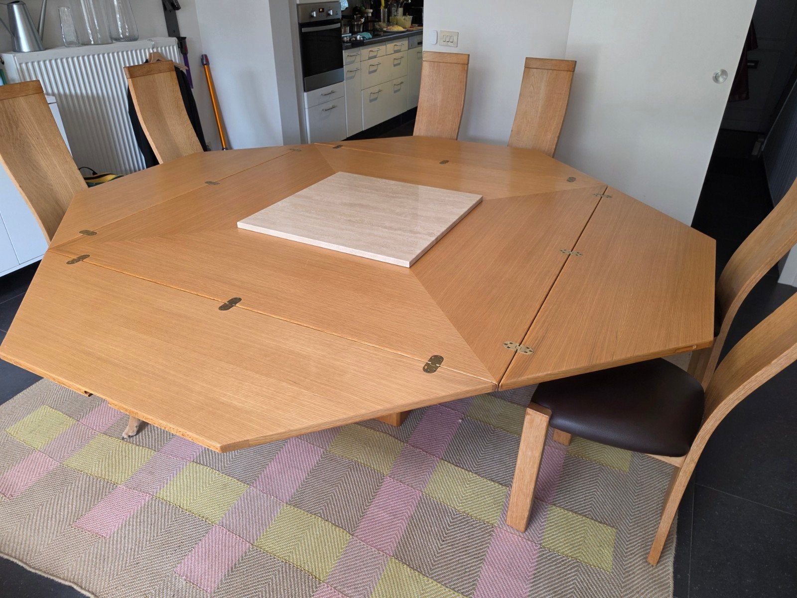 Cirkante tafel + 8 stoelen - Van den Berghe Pauvers, Ophalen, Gebruikt, Belgisch modern - jaren 70, 8 stoelen of meer