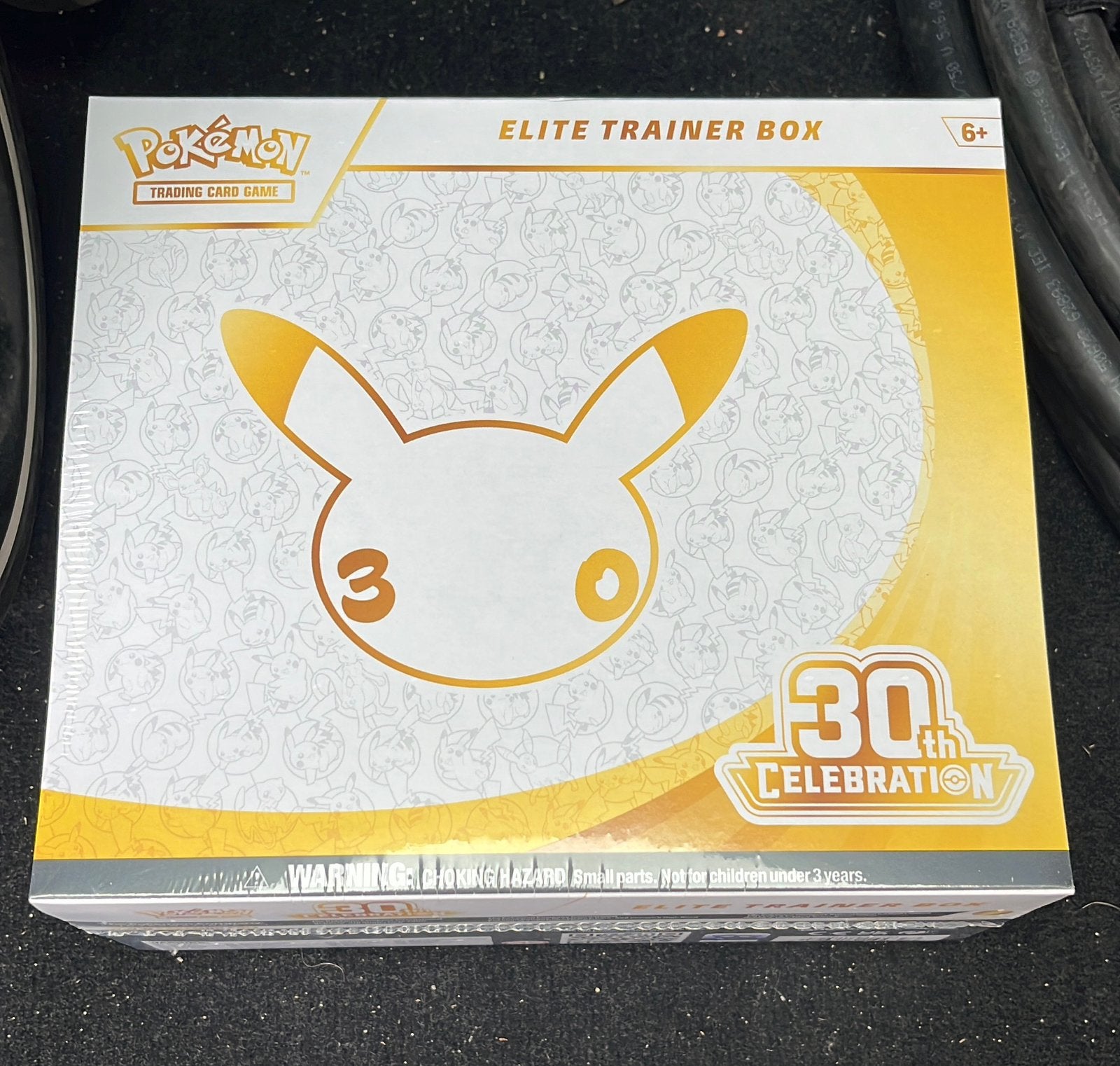 Pokémon 30th celebration ETB, Ophalen, Nieuw