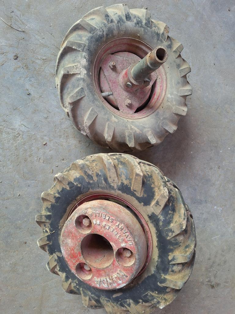Roues motoculteur avec masses, Zakelijke goederen, Machines en Bouw | Tuin, Park en Bosbouw, Ophalen, ., ., .