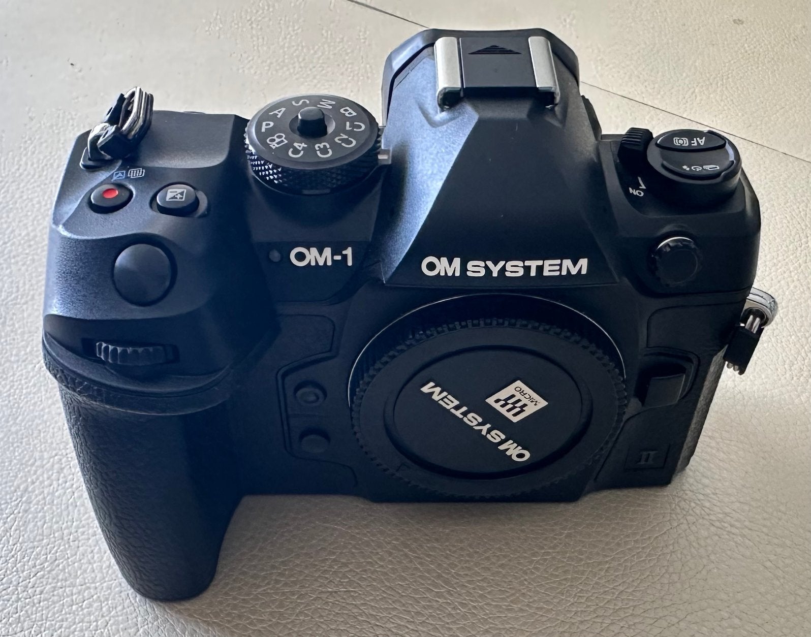 OM SYSTEM OM-1 Mark II | état quasi neuf | 1 888 clics, TV, Hi-fi & Vidéo, Appareils photo numériques, Comme neuf, Appareil photo hybride