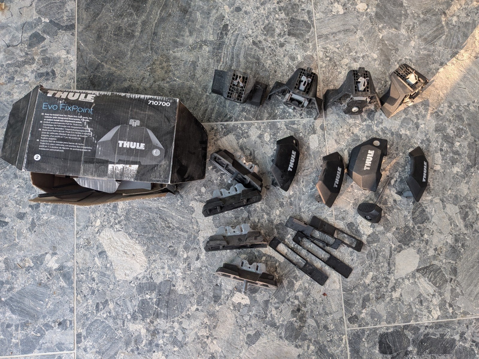 Thule Fixpoint Evo 7107: voetenset, kitset en dakdragers, Auto diversen, Dakdragers, Ophalen of Verzenden