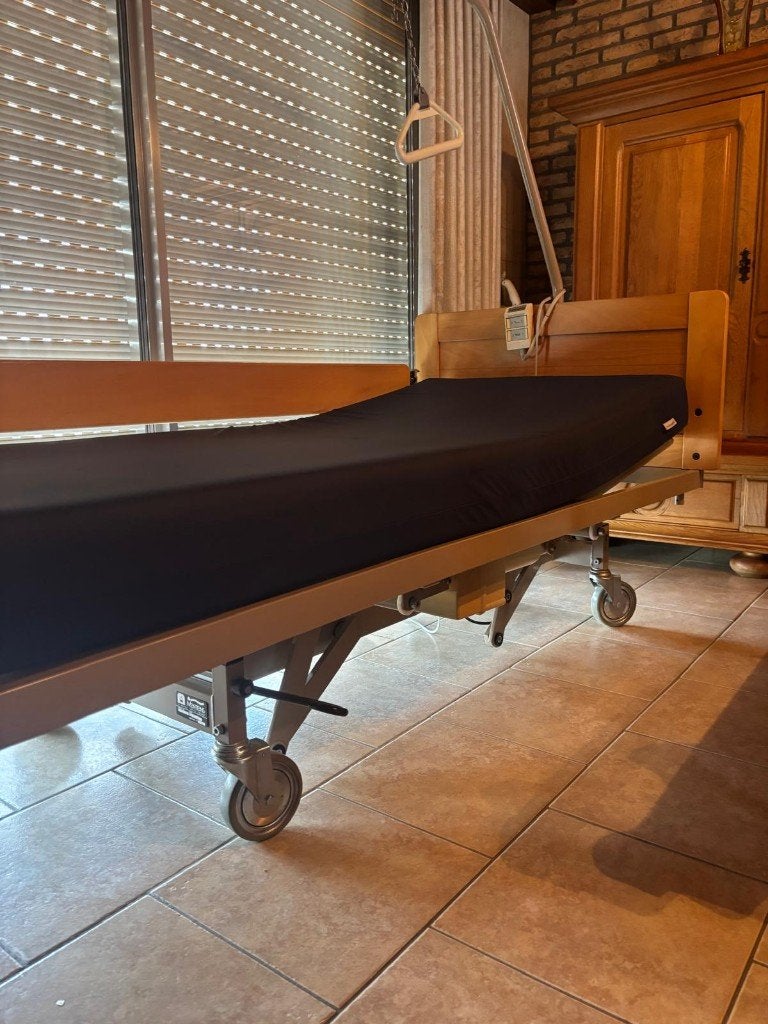 Ziekenhuisbed electrisch verstelbaar, passend in woonkamer., Ophalen, Gebruikt