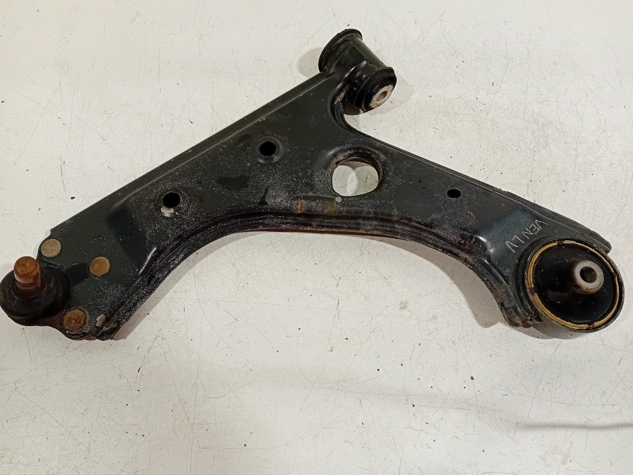 Draagarm links voor Opel Corsa, Onderdelen@venauto.nl, Van der Ven Autorecycling B.V., Gebruikt, Ettenseweg 76, 4706 PB Roosendaal, The Netherlands