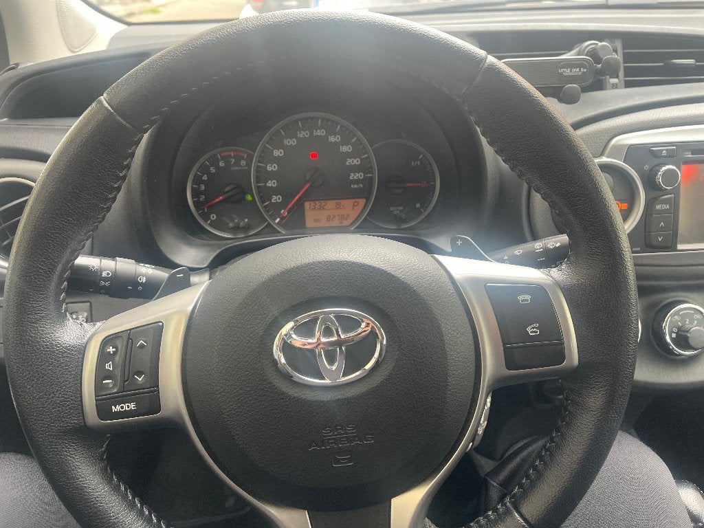 Toyota Yaris 1.33i VVT-i Comfort Multidrive S, Auto's, Automaat, Stof, Zwart, Wit