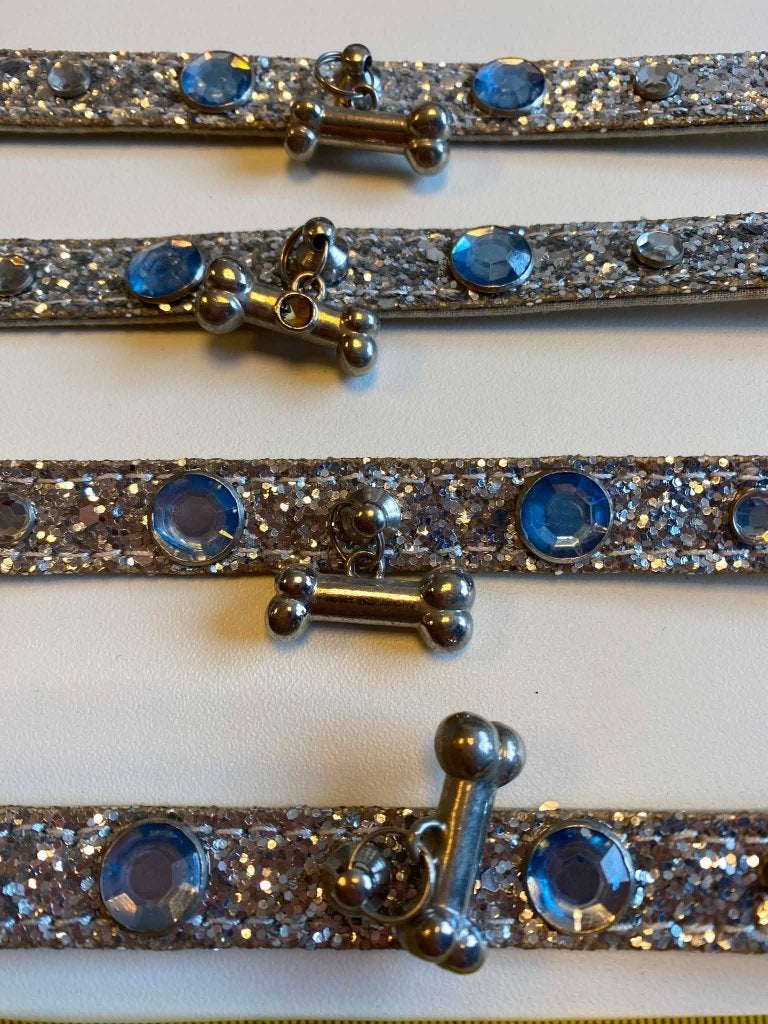 Lot van 4 mooie halsbandjes aan outletprijs, Enlèvement ou Envoi, Neuf