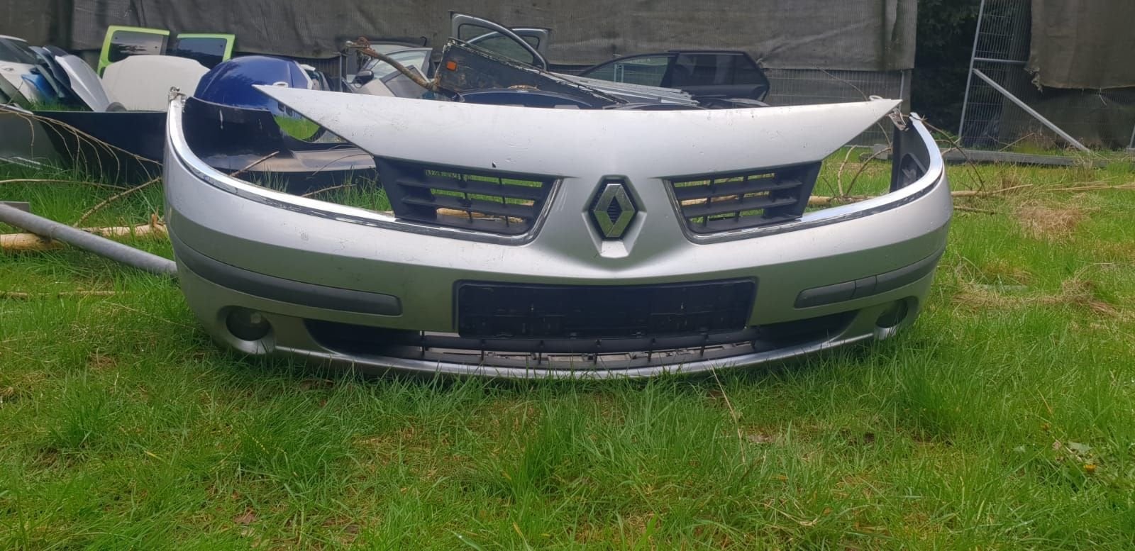 RENAULT LAGUNA VOORBUMPER FACELIFT MODEL 2006, Autos : Pièces & Accessoires, -, Utilisé, -, Avant