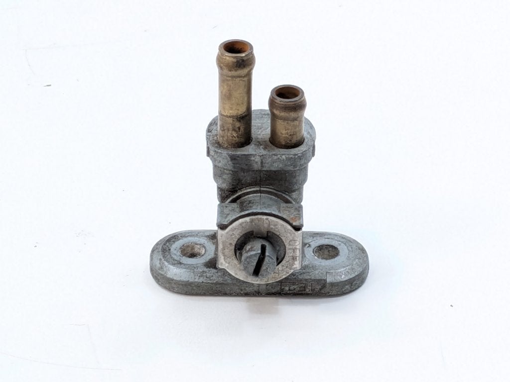 ROBINET DE CARBURANT Suzuki GS 500 F 2004-2006 (GS500F), Motos, Suzuki Deutschland GmbH, Utilisé, Kontakt@suzuki.de, Suzuki-Allee 7
64625  Bensheim, DE
