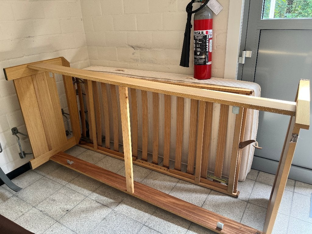 Gratis!  Bed, matras en lattenbodem in prima staat., Huis en Inrichting, Ophalen, 90 cm, Eenpersoons, Beige