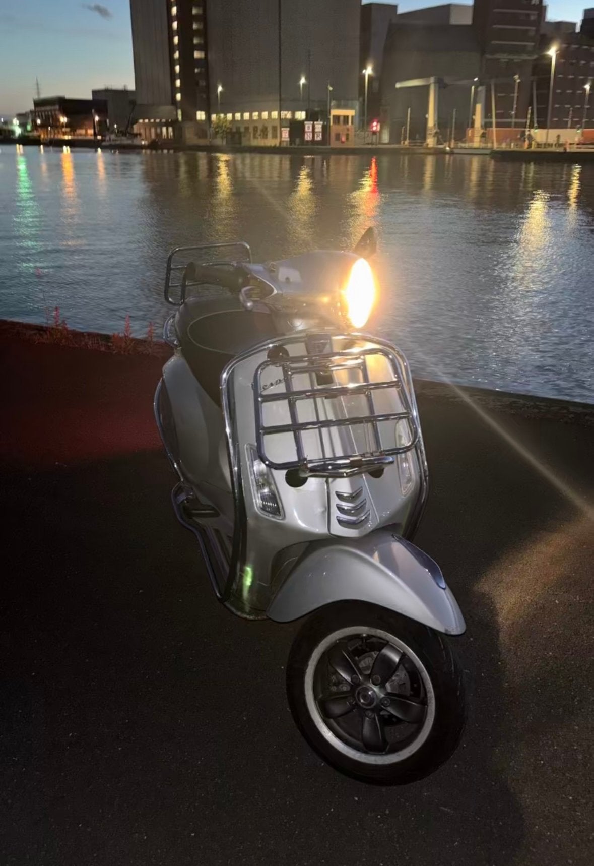Vespa primavera, Fietsen en Brommers, Scooters | Vespa, Ophalen of Verzenden, Zo goed als nieuw